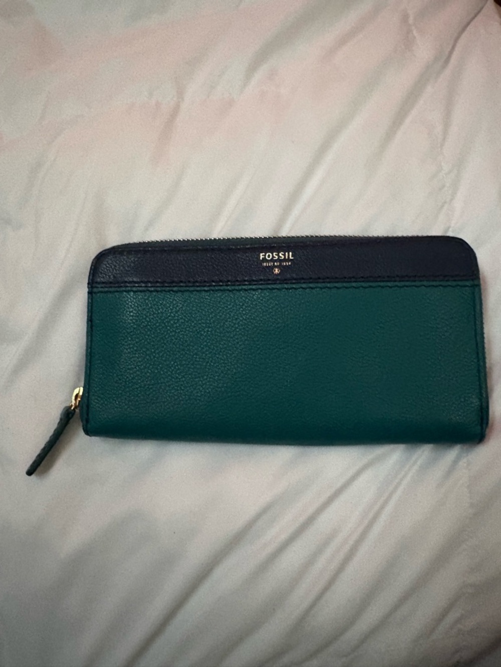 Fossil Teal and Navy Two-Tone Zip Wallet with Gold Logo